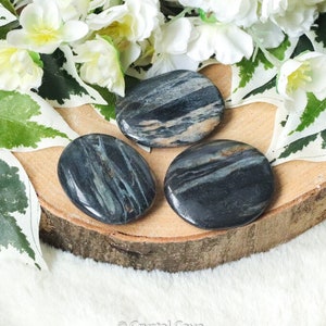 Isua Pocket Stone - Palm Stone - Hand Stone - Cabochon Natural Polished Crystal Gemstone Flat Cuddle Tumbled Healing Gem Raw Disk Greenland