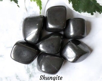 Piedra preciosa Shungite - Piedra caída Piedra de abrazo / Espiritualidad purificadora de la tierra / Piedra pulida Géminis Virgo Raíz Karelia Rusia