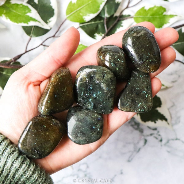Galaxyite - Labradorite In Feldspar - 10g To 15g Tumbled Stone (Selected