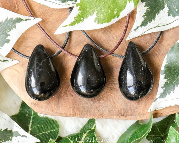 BICTIVE® ︎ Handgemaakte zwarte toermalijn ketting. Edelsteen hanger, toermalijn hanger, beschermsteen tegen negatieve energie, helende stenen ketting, zwarte toermalijnsteen, toermalijn, geschenken