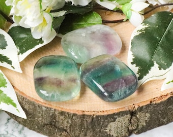 Regenbogenfluorit-Taschenstein – Handschmeichler – Cabochon-Anhänger – Handstein – Polierter Naturstein – Edelstein – Trommelstein – Daumenstein