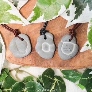 Menaliet Ketting Hanger - Doorboord Stenen Sieraad Ruw Hangertje Kristal Edelsteen Steen Crystal Godinnen Godin Godinnensteen Vrouwelijkheid