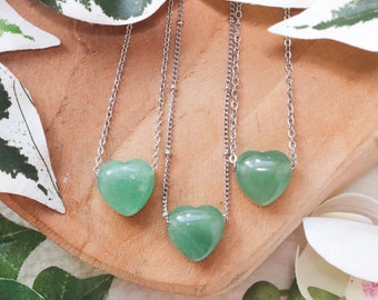 Collana con ciondolo a forma di cuore in avventurina verde - Gioielli con pietra traforata Cuore di cristallo semplice - Pietra preziosa naturale Fortuna • Prosperità • Ricchezza