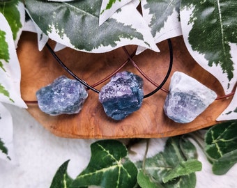 Collar con colgante de fluorita arcoíris - Joyería de piedra perforada, colgante en bruto, piedra preciosa de cristal, cristal, paz, limpieza, espíritu libre