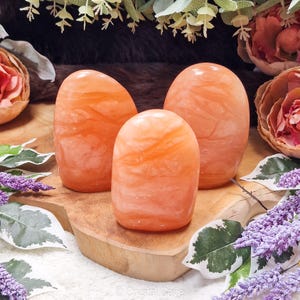 Alabaster Sculpture / Polished Free Form Natural Rock Decoration Interior Nugget Gemstone Geode Stone Cluster Crystal Spiritual Altar
