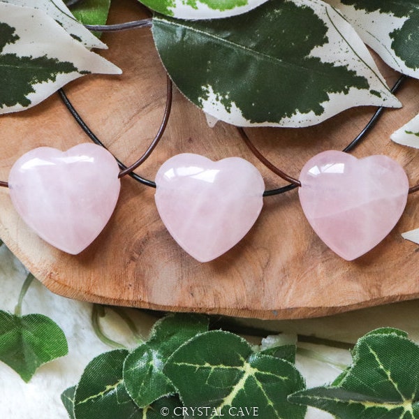 Rosenquarz-Herz-Halskettenanhänger – durchbohrter Steinschmuck, einfaches Kristallherz, natürlicher Edelstein, Valentinstag, Liebe, Vergebung, Mitgefühl