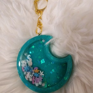 Blue moon shaker charm