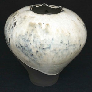 Black stoneware vase. Handmade pottery respectful of the environment image 6