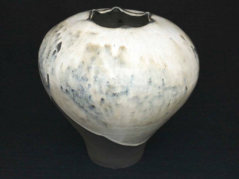 Black stoneware vase. Handmade pottery respectful of the environment image 6