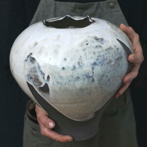 Black stoneware vase. Handmade pottery respectful of the environment image 10