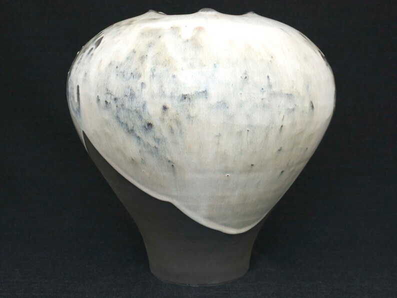 Black stoneware vase. Handmade pottery respectful of the environment image 2