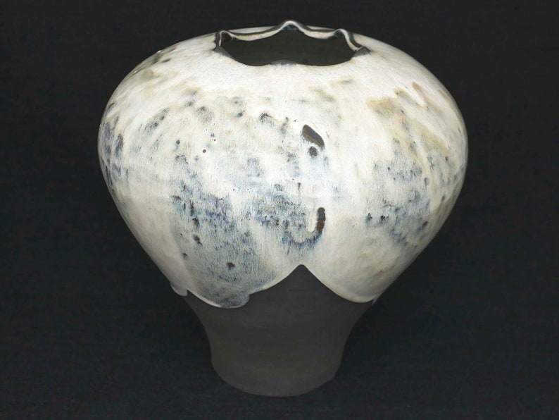 Black stoneware vase. Handmade pottery respectful of the environment image 5