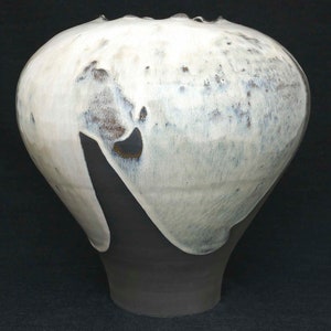 Black stoneware vase. Handmade pottery respectful of the environment