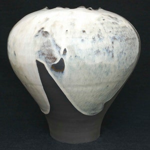 Black stoneware vase. Handmade pottery respectful of the environment image 1