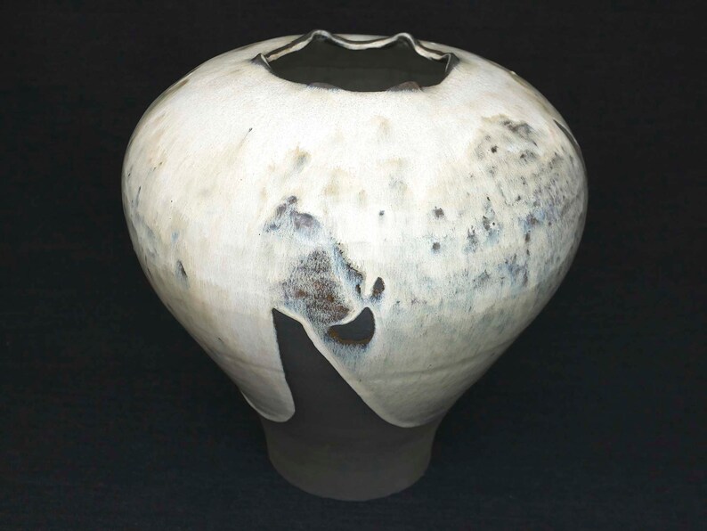 Black stoneware vase. Handmade pottery respectful of the environment image 4
