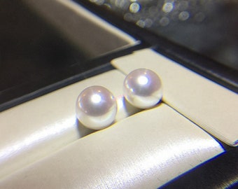 Lily Treacy White Japan Akoya Saltwater Pearl 18K Solid Gold Stud Earrings 5.5-6mm; 7-7.5mm