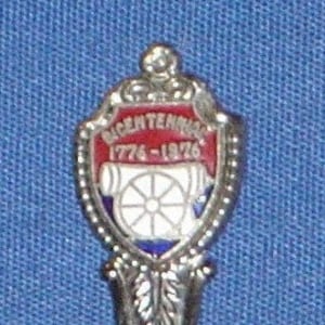 US Bicentennial 1776-1976 with Cannon (top) on Souvenir Spoon - NEW