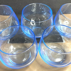 100 plastic cups Gusto 9 oz. Clear Plastic Cups [100 Pack] Plastic Tumblers, Party Cups