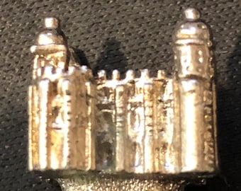 3D Square Castle (top) England on Silver Plated Souvenir Spoon - pre-owned