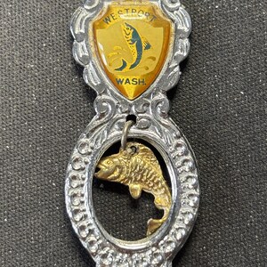 Westport, Washington mit Fisch und Fisch-Charm (oben) Landkarte auf Souvenir Löffel - gebraucht