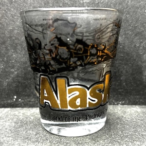 Alaska mit Hundeschlitten und Landkarte im 325er Glas Schnapsglas - NEU