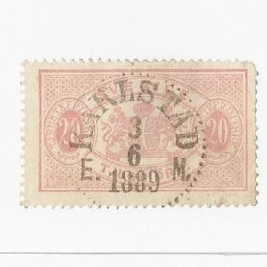Puede incluir: Un sello postal vintage rosa y blanco con el texto "K.K.S.T. E.T. 1889 M." y un escudo con una corona y dos leones.