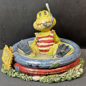 Boyds ~ The Wee Folkstone Rabbit & Co Collection ~ #36708 Lloyd Tadpool... Surf's Up (3E) (823)