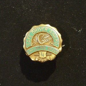 4 Year Safe Driver Award Screw Back Pin from Employees Group - Collector Pin - pre-owned