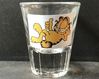 Garfield in Color on 1oz Fluted Glass Shot Glass - NEW