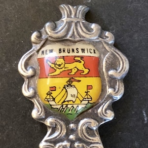 St John (bowl), NB, Canada with Crest (top) on Silver Plated Souvenir Spoon - pre-owned
