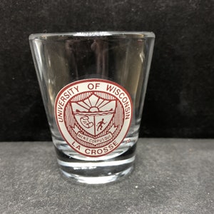 ウィスコンシン大学のシールが入った 1 オンスのガラス製ショットグラス - 新品