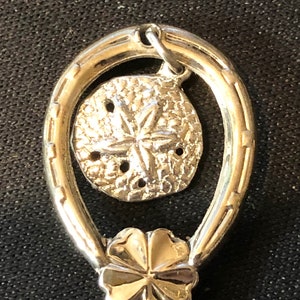 Sand Dollar Charm (top) Kiawah Island, South Carolina (bowl) on Souvenir Spoon - NEW