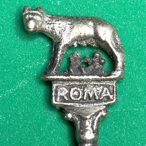 3D Montagnani She-Wolf Rome (top), Italy on Silver Plated Souvenir Spoon - pre-owned
