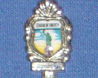Statue of Liberty with Image (top) New York (bowl) on Souvenir Spoon - pre-owned