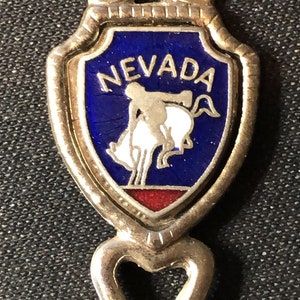 Nevada: Pferd und Cowboy (oben) und Staatskarte (Schale) auf Souvenirlöffel – gebraucht