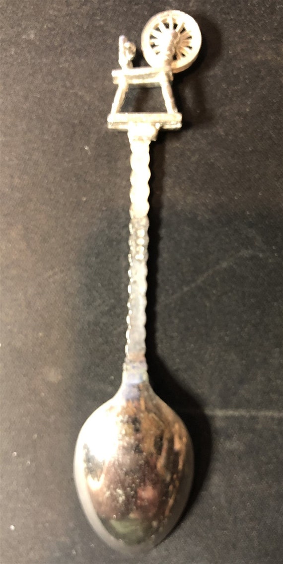Spinning Wheel top on Silver Plated Souvenir Spoon Pre-owned 