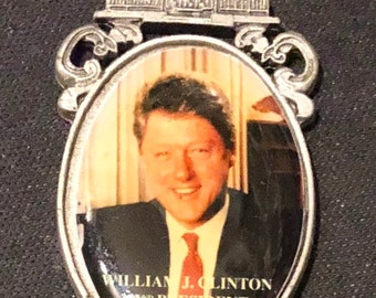 Président William Clinton (en haut) Maison Blanche (bol) sur cuillère souvenir en étain - d’occasion