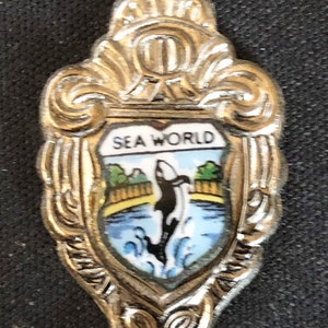 Sea World com Dolphin (topo) no abridor de cartas de lembrança – NOVO