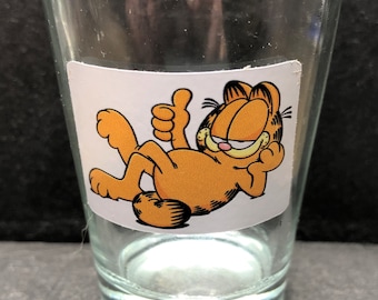 Garfield Laing Down on 1oz Glass Shot Glass - NEW