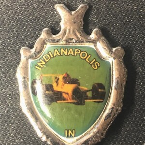 Indianapolis, Indiana met Race Car (top) Staatskaart met sites (kom) op Shovel Souvenir Spoon - tweedehands