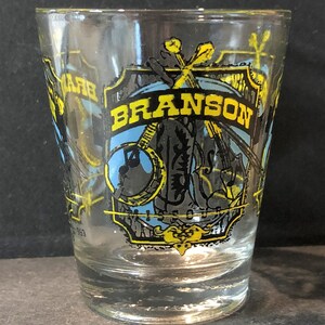 Branson, Missouri met Banjo en Fiddle op 1oz Glass Shot Glass - NIEUW