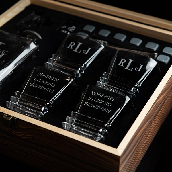 Set completo di decanter inciso personalizzato con scatola di legno, bicchieri e pietre di whisky