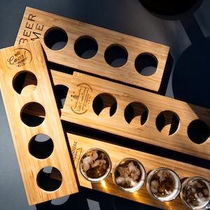 オプションのグラス付きのパーソナライズされたビールまたはテキーラのフライト