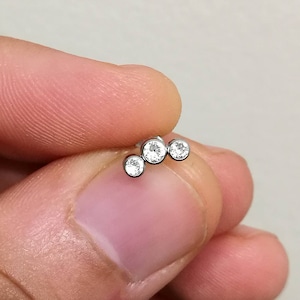18G / 1mm Thick 6mm 1/4" 8mm Wide 3 Trinity Crystal 2.5mm / 3mm / 2.5mm Clear Gem Cartilage Labret Tragus Stud Flat Back Internally Threaded