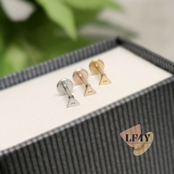 Teeny Tiny Triangle Screw In Labret Earrings, Flat Back Stud Steel Silver Gold Tragus Stud Helix / Conch Stud Earring Cartilage Labret Stud