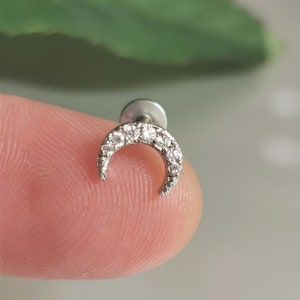 Boucle d'oreille cartilage Tragus avec strass lune à dos plat, clou hélicoïdal lune de 8 mm, acier argenté, clou Tragus de 16 g/1,2 mm d'épaisseur, filetage interne