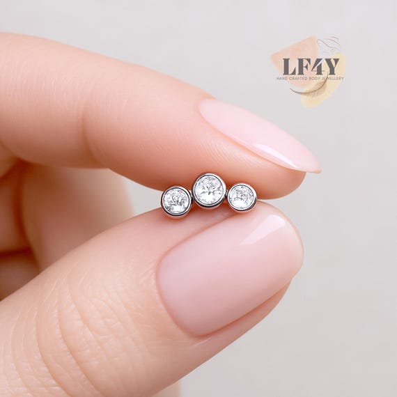 18G / 1mm Thick 6mm 1/4" 8mm Wide 3 Trinity Crystal 2.5mm / 3mm / 2.5mm Clear Gem Cartilage Labret Tragus Stud Flat Back Internally Threaded
