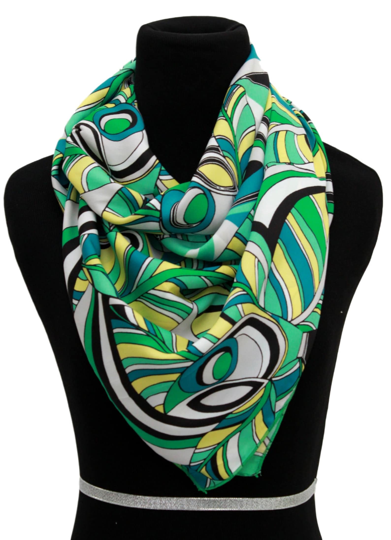 scarf with green