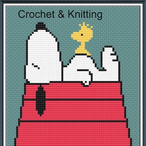Könnte beinhalten: Ein Kreuzstichmuster mit Snoopy und Woodstock. Snoopy liegt auf seinem roten Hundehütte, mit Woodstock auf seinem Rücken. Die Worte "Crochet & Knitting" und "Copyright © Pegasus Signs" sind zu sehen.