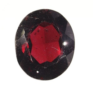 Dark red Pyrope almandine 5.16 ct.
